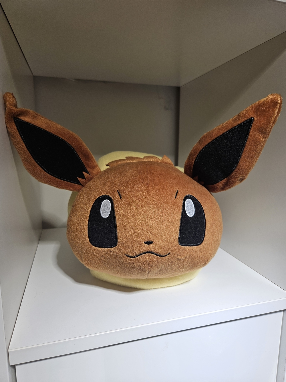 Pokemon Laying Down Eevee NWT (Official Licensed By Banpresto)